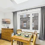 Retro Loft Apartment *